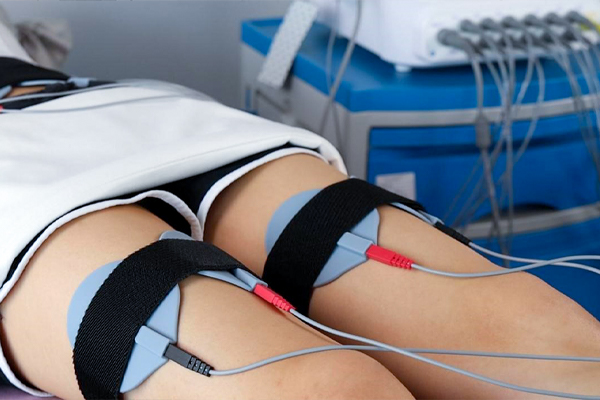 전기를 띠는 아름다움: 미용 치료에 EMS 기계를 적용